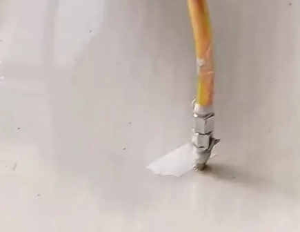 宁武瓷砖空鼓维修公司专业解答在瓷砖铺贴过程中，如果使用的砂料过粗（如全部使用了粗砂），可能会导致以下问题